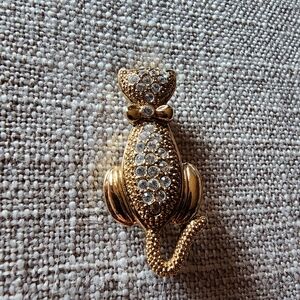 Vintage 1928 cat pin.